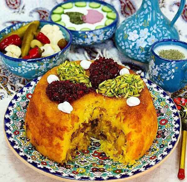 تزیین برنج مجلسی با زرشک و زعفران