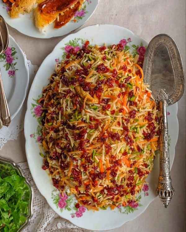 تزیین برنج مجلسی با زرشک و زعفران