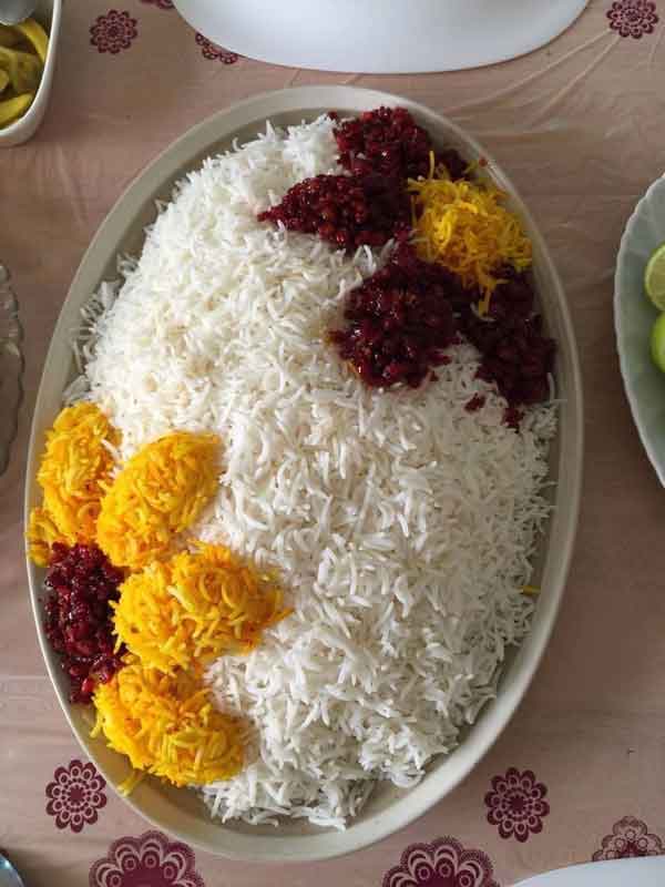 تزیین برنج مجلسی با زرشک و زعفران