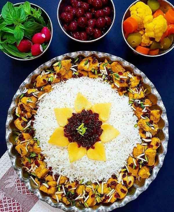 تزیین برنج مجلسی با زرشک و زعفران