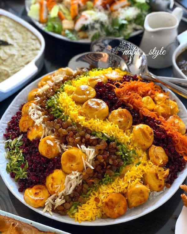 تزیین برنج مجلسی با زرشک و زعفران