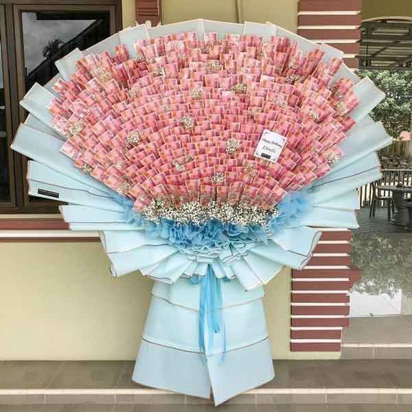 تزیین پول برای کادو دادن به شکل دسته گل