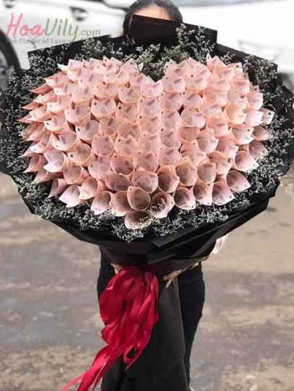 تزیین پول برای کادو دادن به شکل دسته گل