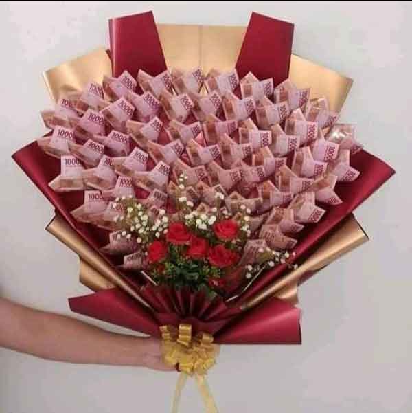تزیین پول برای کادو دادن به شکل دسته گل
