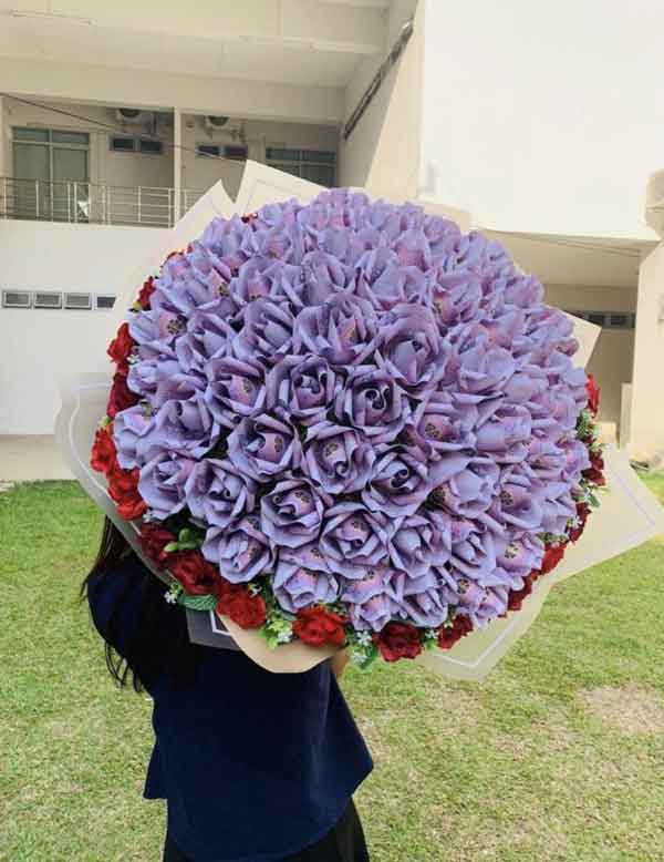 تزیین پول برای کادو دادن به شکل دسته گل