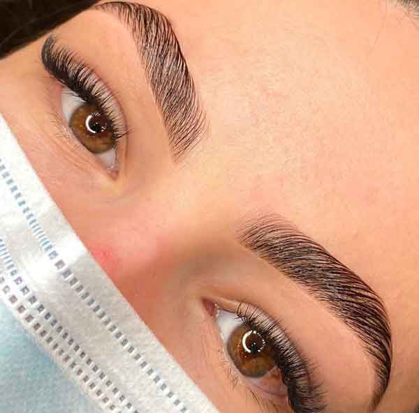 مدل ابرو پهن 1402 برای جوانتر نشان دادن چهره (مناسب فرم صورت)