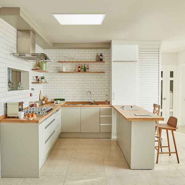 مدل آشپزخانه جدید و شیک با رنگبندی متنوع کابینت های زیبا