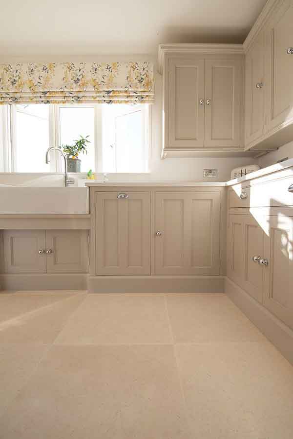 مدل آشپزخانه جدید و شیک با رنگبندی متنوع کابینت های زیبا