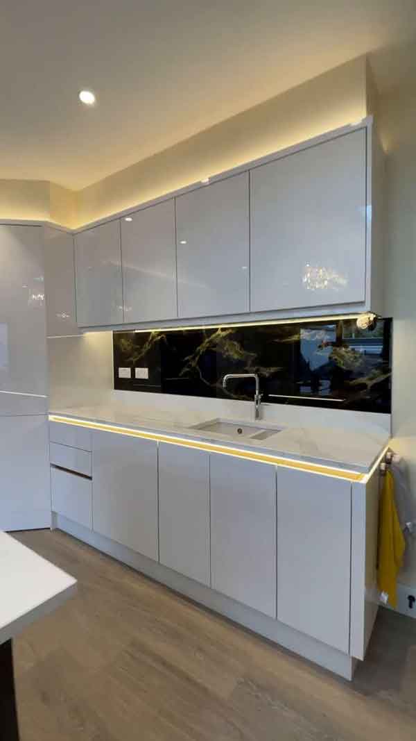 مدل کابینت های گلاس 2023 جدید و طرح چوب و ساده (ترکیب رنگ متنوع)