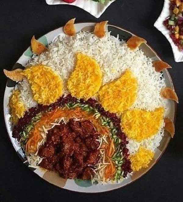 تزیین برنج با زعفران و زرشک و مرغ (مجلسی با خلال پسته)