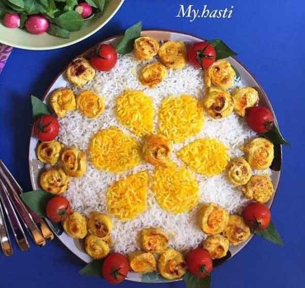 تزیین برنج با زعفران و زرشک و مرغ (مجلسی با خلال پسته)