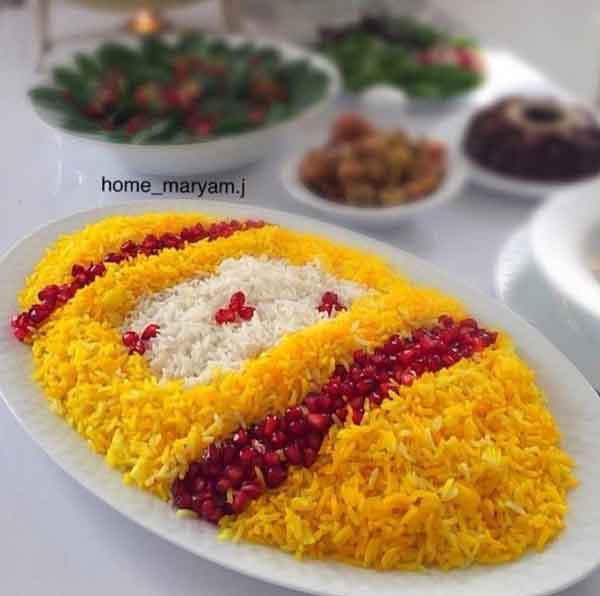 تزیین برنج با زعفران و زرشک و مرغ (مجلسی با خلال پسته)