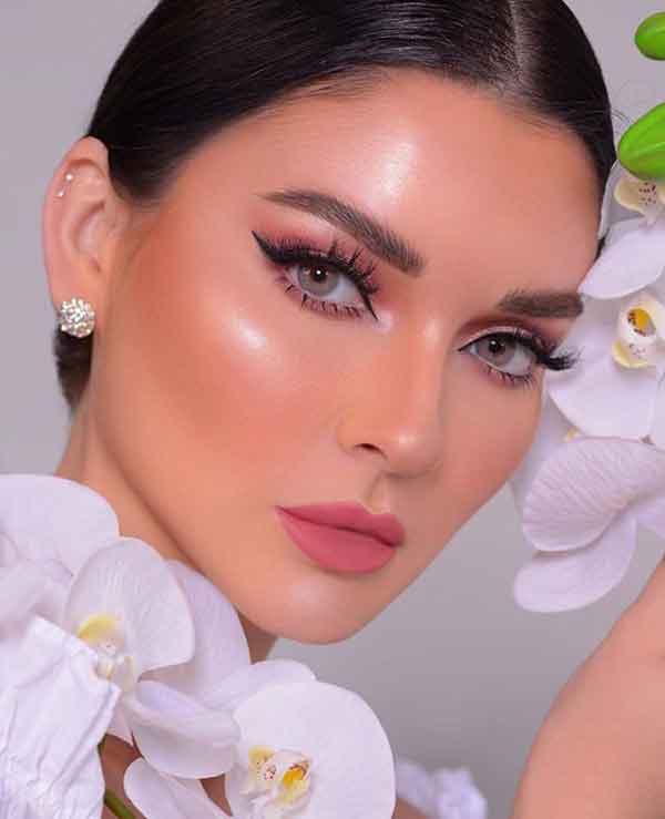 مدل آرایش دخترانه ۲۰۲۳ برای عروسی ساده و لایت
