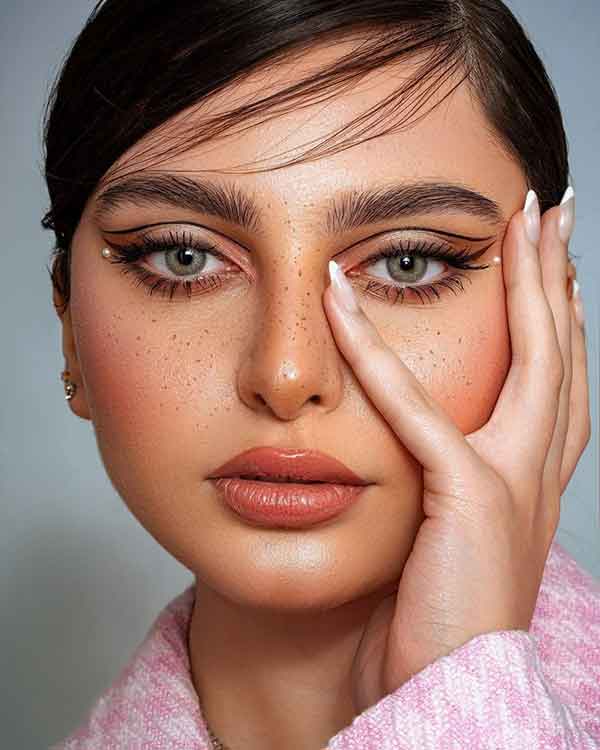 مدل آرایش دخترانه لایت ساده 2023 عروسکی زیبا