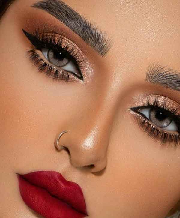 مدل آرایش صورت ۱۴۰۲ همراه با خط چشم های جذاب ترند شده