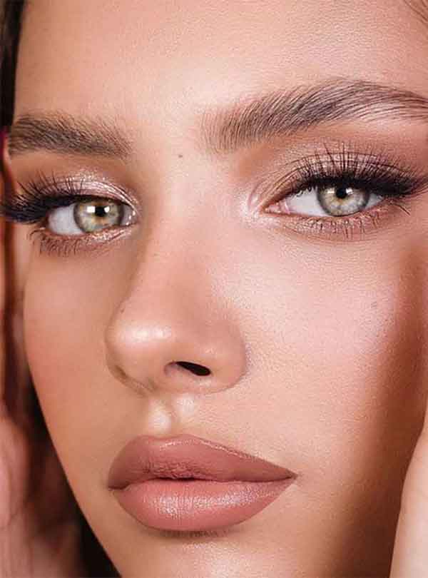 مدل آرایش صورت ۱۴۰۲ همراه با خط چشم های جذاب ترند شده