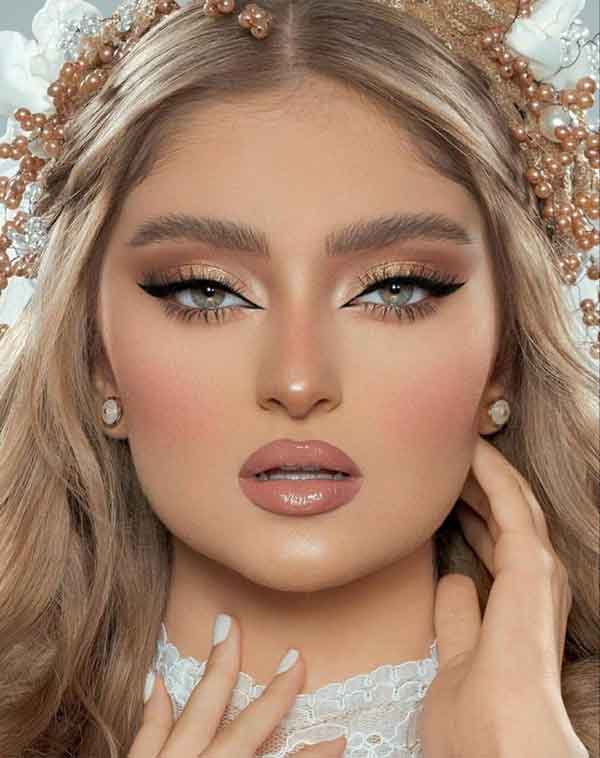 مدل آرایش صورت ۱۴۰۲ همراه با خط چشم های جذاب ترند شده