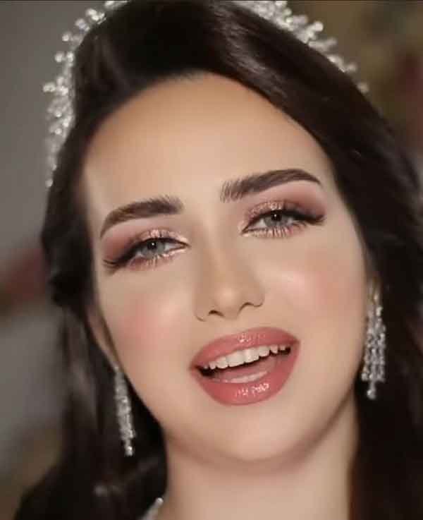 مدل آرایش صورت ۱۴۰۲ همراه با خط چشم های جذاب ترند شده