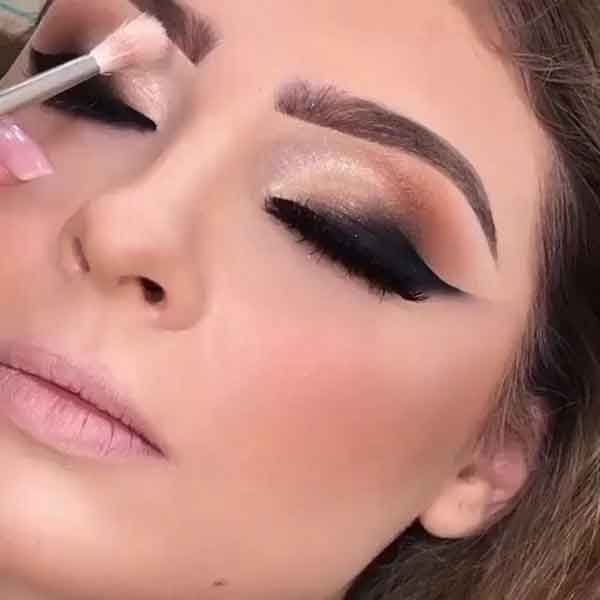 مدل آرایش صورت ۱۴۰۲ همراه با خط چشم های جذاب ترند شده