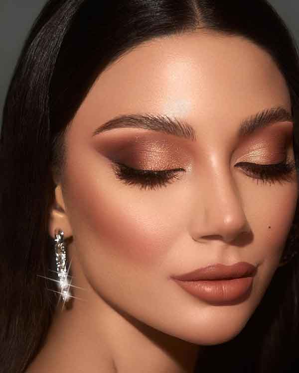 مدل آرایش صورت ۱۴۰۲ همراه با خط چشم های جذاب ترند شده