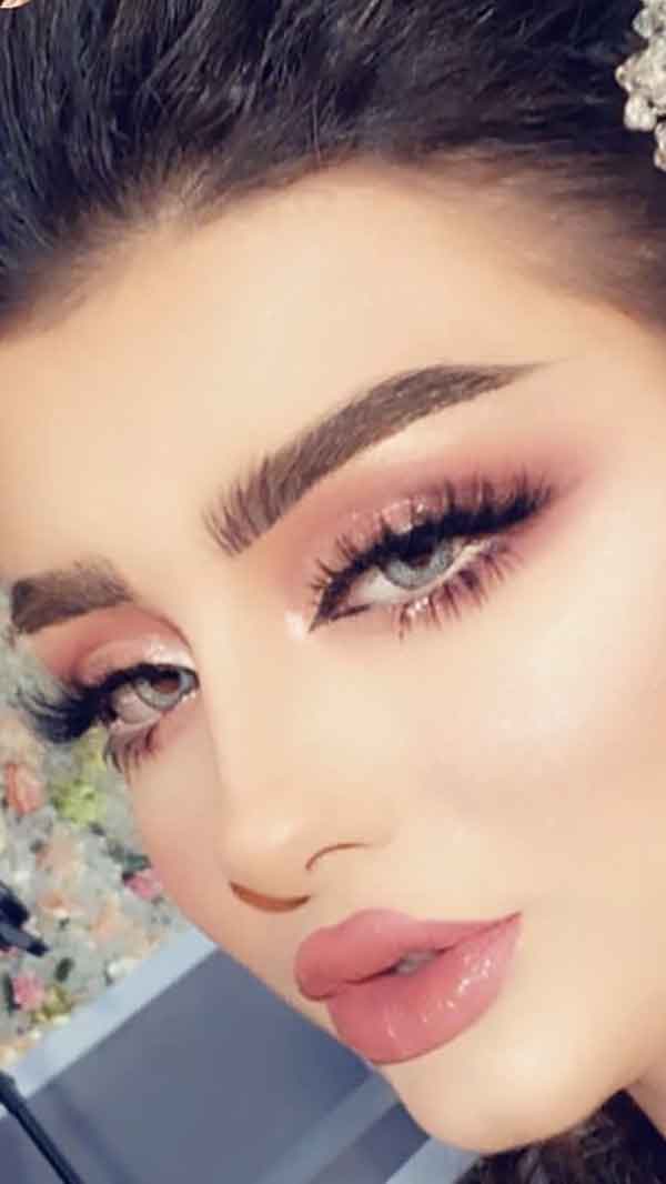 مدل آرایش صورت ۱۴۰۲ همراه با خط چشم های جذاب ترند شده