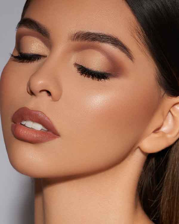 مدل آرایش صورت ۱۴۰۲ همراه با خط چشم های جذاب ترند شده