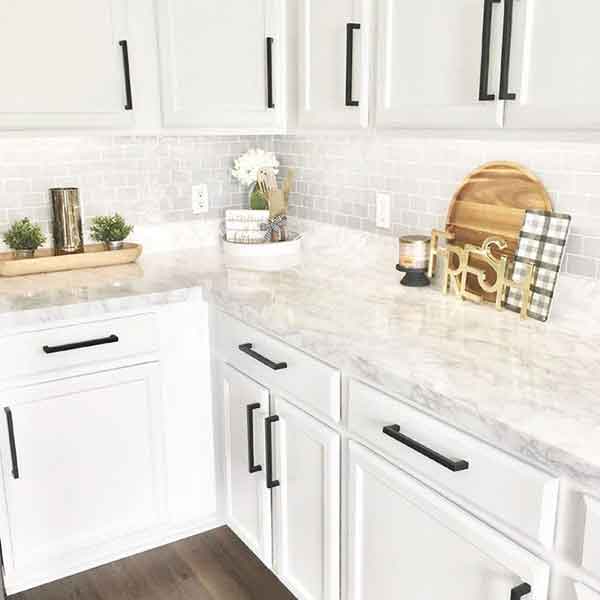 مدل کابینت آشپزخانه ۱۴۰۲ با جزیره و ساده به سبک مدرن شیک خاص