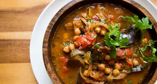 آبگوشت گوجه فرنگی بدون گوشت آبگوشت غوره همدان آبگوشت غوره و گوجه فرنگی کرمانشاه آبگوشت هالاو ابگوشت برای ۳۰نفر طرز تهیه آبگوشت غورابه همدان آبگوشت اصیل تهرانی آموزش آش هالاو