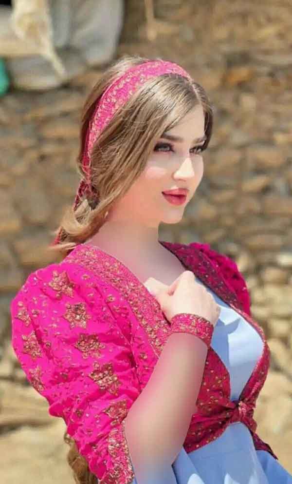 مدل مو مجلسی برای صورت گرد ویژه عروسی و مهمانی مهم 