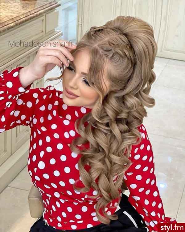 مدل مو زنانه بلند ساده و شیک برای عروسی باز و بسته