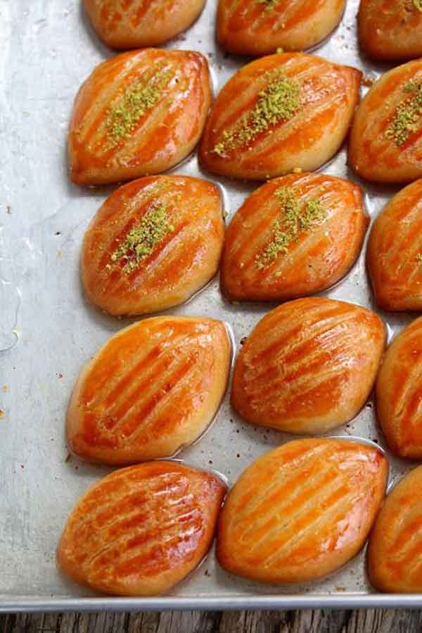 طرز تهیه شیرینی ترکیه ای ساده شیرینی شکر پاره بدون ارد سمولینا طرز تهیه شکر پاره گردویی آرد شکر پاره چیست شیرینی شکر پاره آشپزخانه کوچک من طرز تهیه کاسترد ساده خانگی فوت و فن شیرینی پنجره ای طرز تهیه زلوبیا