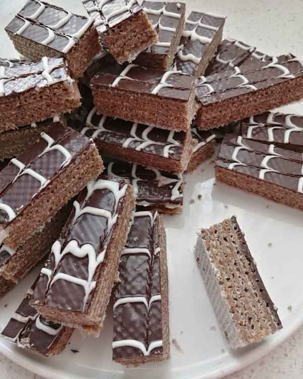 طرز تهیه شیرینی میکادو نی نی سایت میکادو مجلسی با نان میکادو چی درست کنم طرز تهیه شیرینی میکادو لوله ای علت نرم شدن نان حلوا