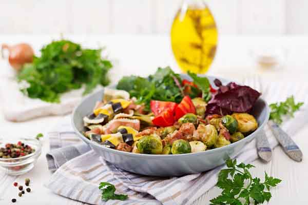ترشی سالاد زیتون سالاد مرغ و زیتون طرز تهیه سالاد سبزیجات با سس مخصوص روغن زیتون مخصوص سالاد تو سالاد چی بریزیم انواع سالاد با رب انار سالاد مدیترانه ای فواید روغن زیتون در سالاد