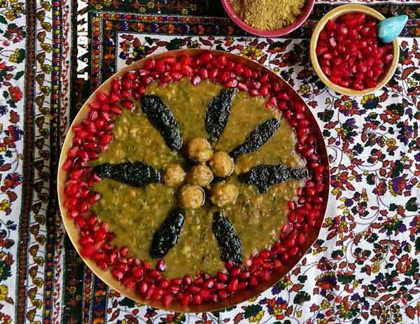 تزیین آش رشته برای شب یلدا با ایده های ساده با طرز تهیه سنتی