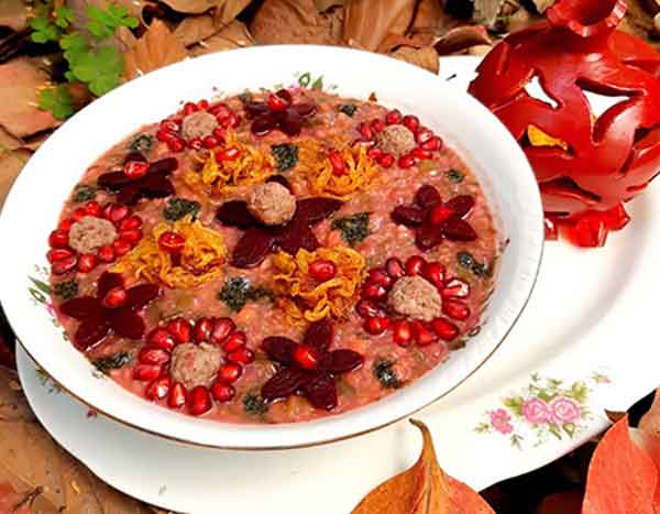 تزیین آش رشته برای شب یلدا با ایده های ساده با طرز تهیه سنتی