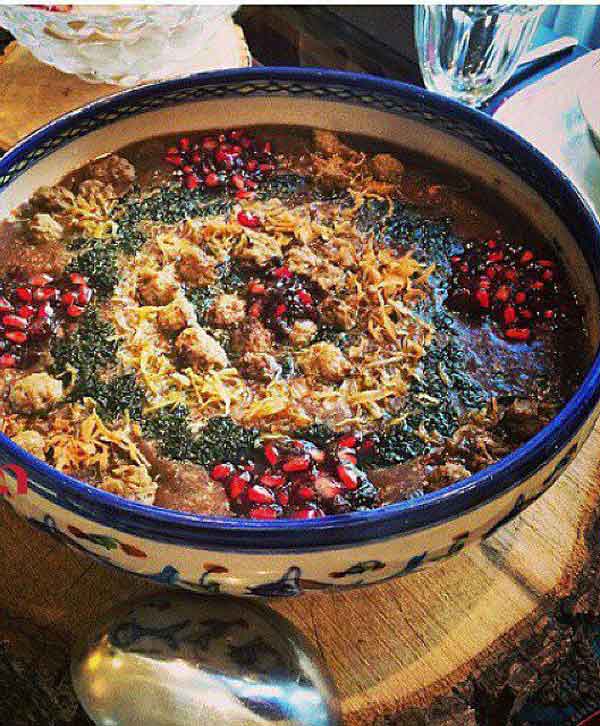 تزیین آش رشته برای شب یلدا با ایده های ساده با طرز تهیه سنتی