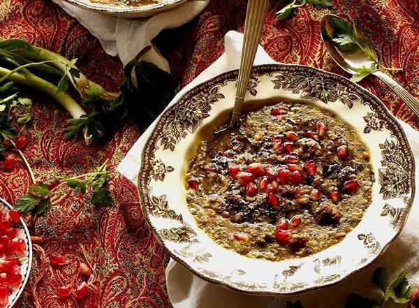 تزیین آش رشته برای شب یلدا با ایده های ساده با طرز تهیه سنتی