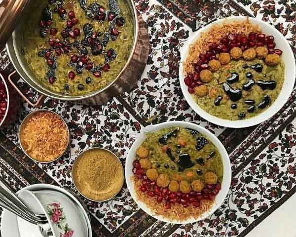 تزیین آش رشته برای شب یلدا با ایده های ساده با طرز تهیه سنتی