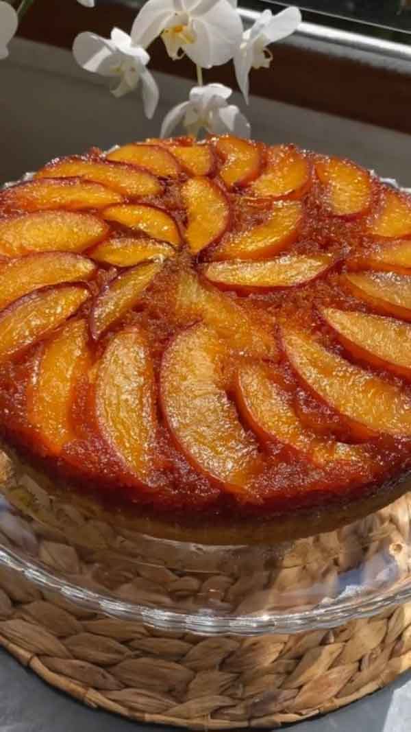کیک هلو به خانه برمیگردیم کیک هلو با دارچین طرز تهیه کیک با آب هلو کیک هلو ساده کیک هلو برگردان کیک هلو زعفرانی کیک هلو آشپزخانه کوچک من کیک هلو نمناک