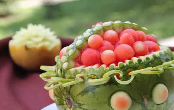 تزیین هندوانه یلدا شیک با برش های ساده و جذاب برای عروس