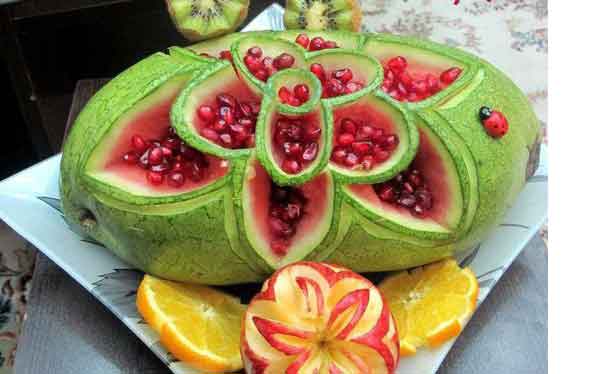 تزیین هندوانه یلدا شیک با برش های ساده و جذاب برای عروس