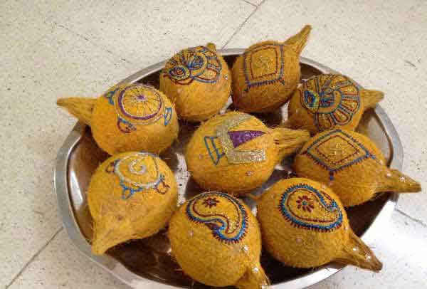 تزیین نارگیل شب یلدا با ایده های شیک و ساده برای عروس