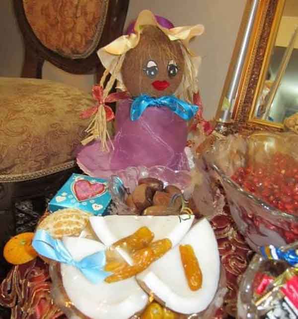تزیین نارگیل شب یلدا با ایده های شیک و ساده برای عروس