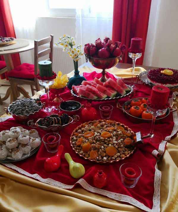 تزیین سفره شب یلدا لاکچری و جذاب و ساده با ایده های خلاقانه