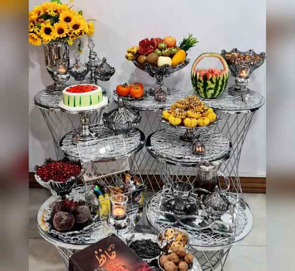 تزیین سفره شب یلدا لاکچری و جذاب و ساده با ایده های خلاقانه