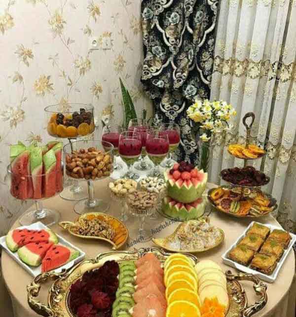 تزیین سفره شب یلدا لاکچری و جذاب و ساده با ایده های خلاقانه