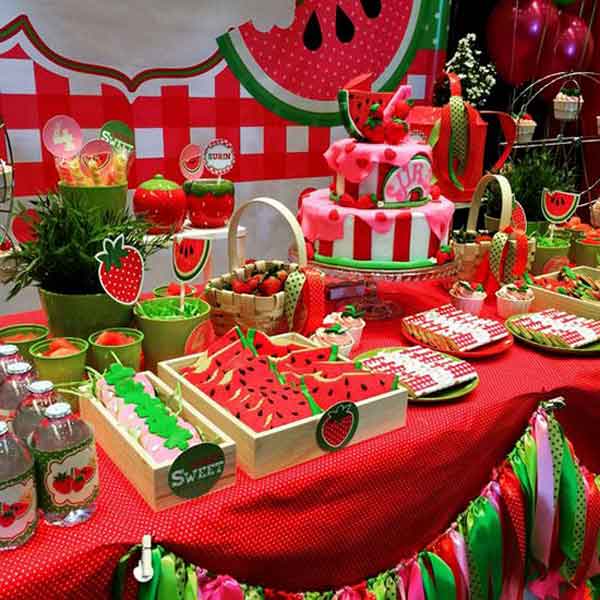 تزیین سفره شب یلدا لاکچری و جذاب و ساده با ایده های خلاقانه