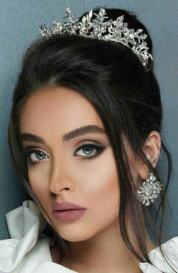 مدل عروس ایرانی فوق العاده شیک و دلبر با آرایشی جذاب و لایت