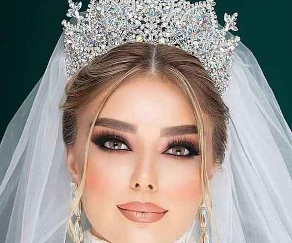 مدل عروس ایرانی فوق العاده شیک و دلبر با آرایشی جذاب و لایت