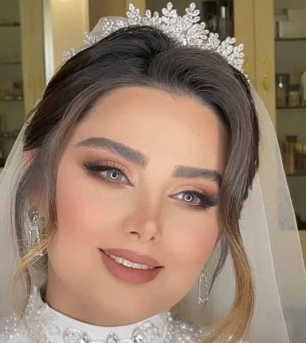 مدل عروس ایرانی فوق العاده شیک و دلبر با آرایشی جذاب و لایت